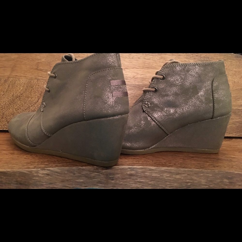 Tom’s ankle booties